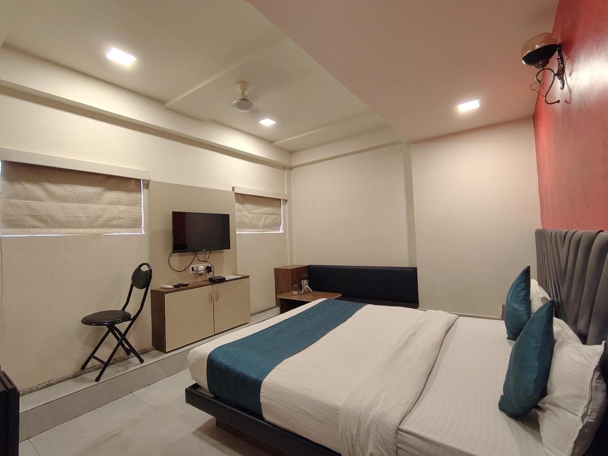 Hotel Avadh Palace, Subhash Bridge, Rto Circle, Ahmedabad Exterior photo