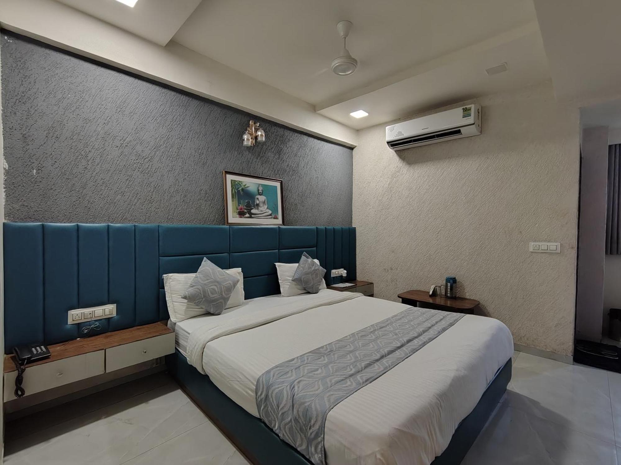 Hotel Avadh Palace, Subhash Bridge, Rto Circle, Ahmedabad Exterior photo